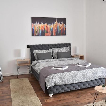Apartment In Belgrade With Small Parking Space エクステリア 写真