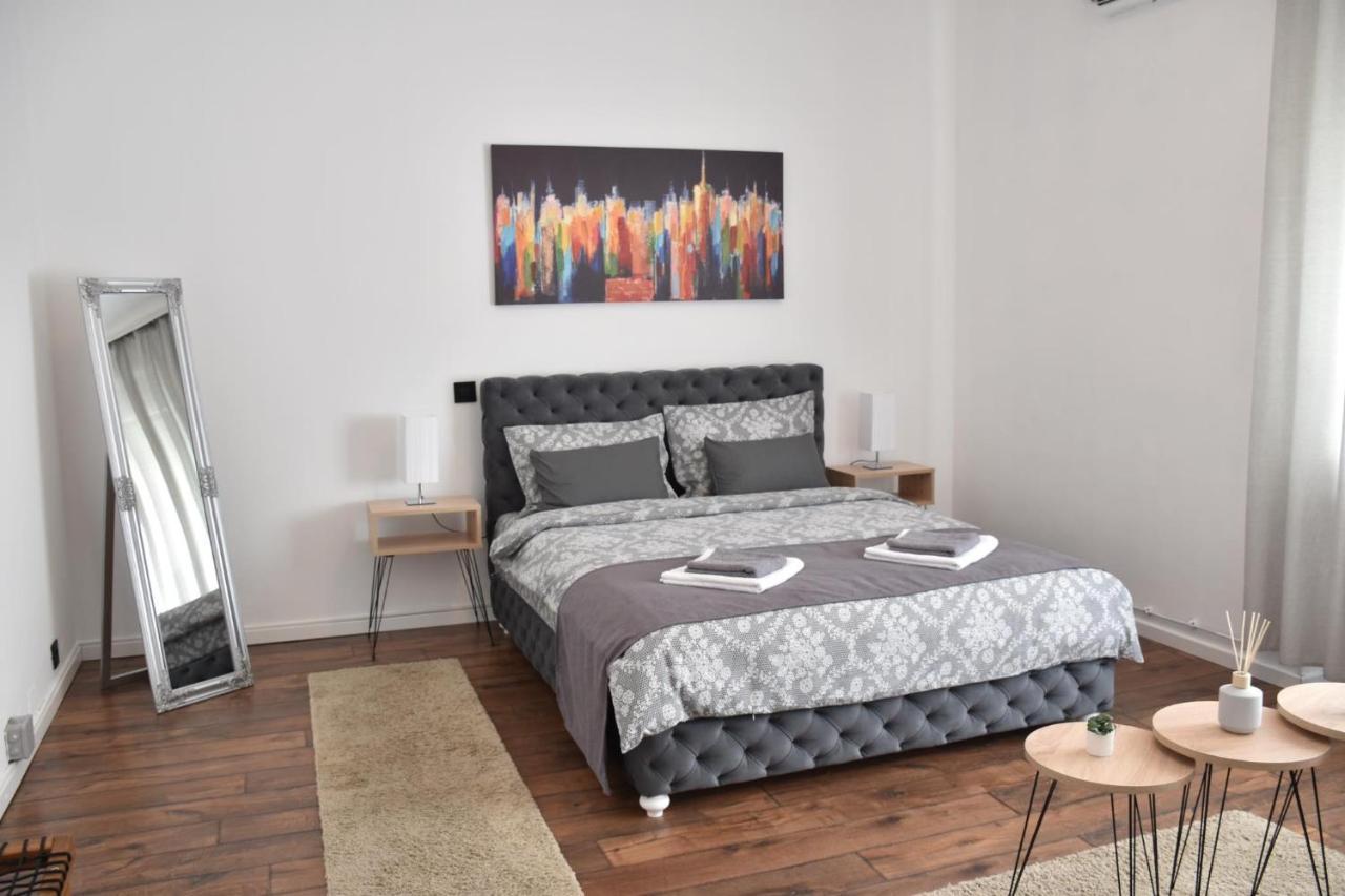Apartment In Belgrade With Small Parking Space エクステリア 写真