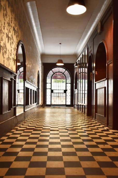 Apartment In Belgrade With Small Parking Space エクステリア 写真